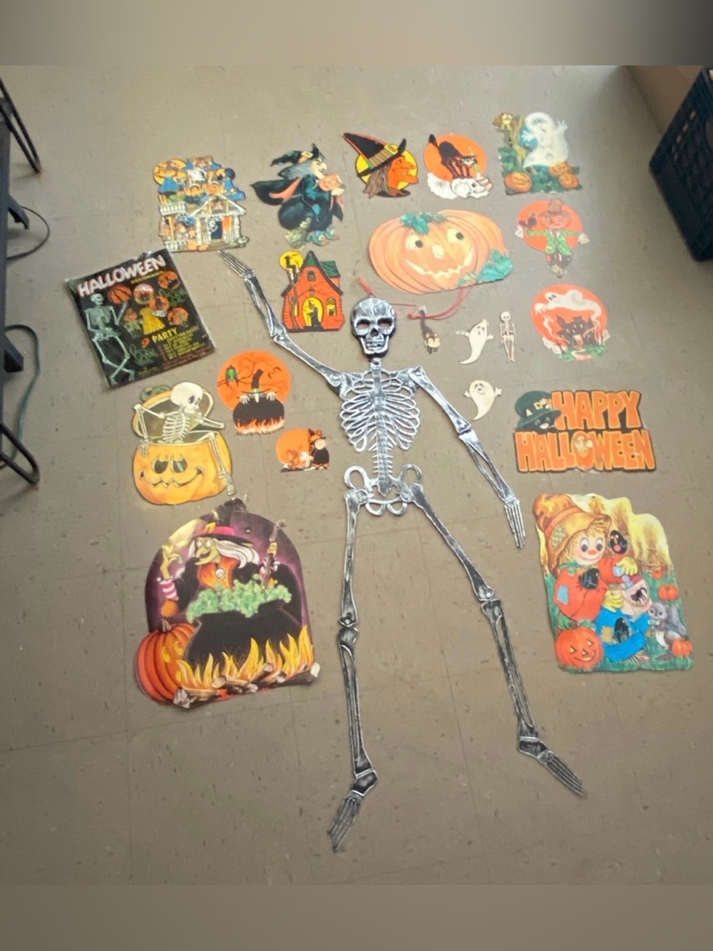 VTG 80-90s the beistle co. Made in USA halloween decor with 4ft skeleton